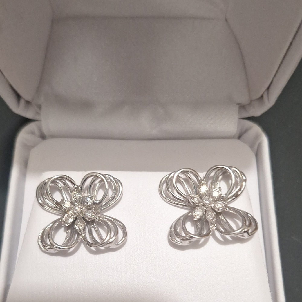 Elegant Silver Floral Earrings